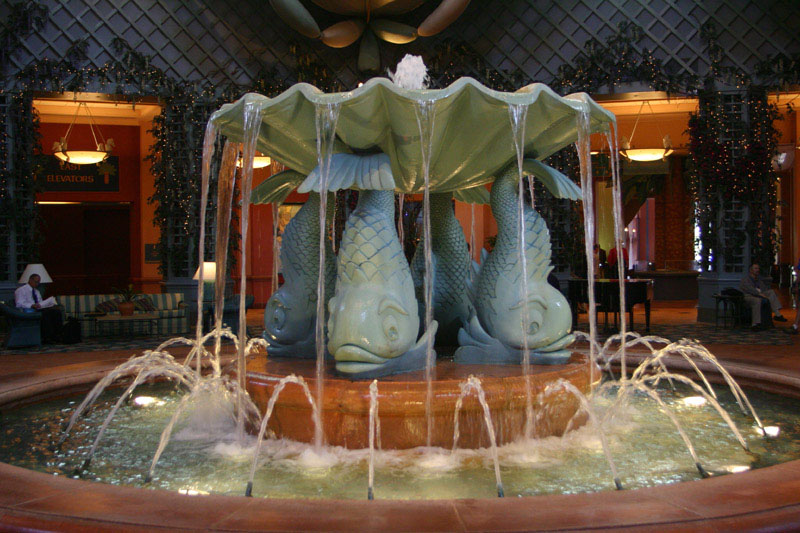 Dolphin_01m_lobby-fountain